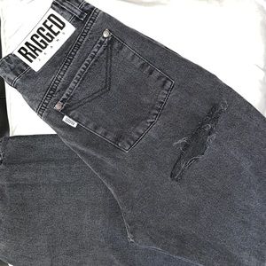 Ragged priest jeans with butt rip